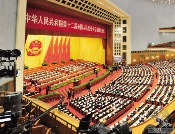當日上午，國務院總理李克強在會上做了2016年政府工作報告。